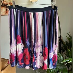NWT Tristan Pleated Floral Print Midi Skirt